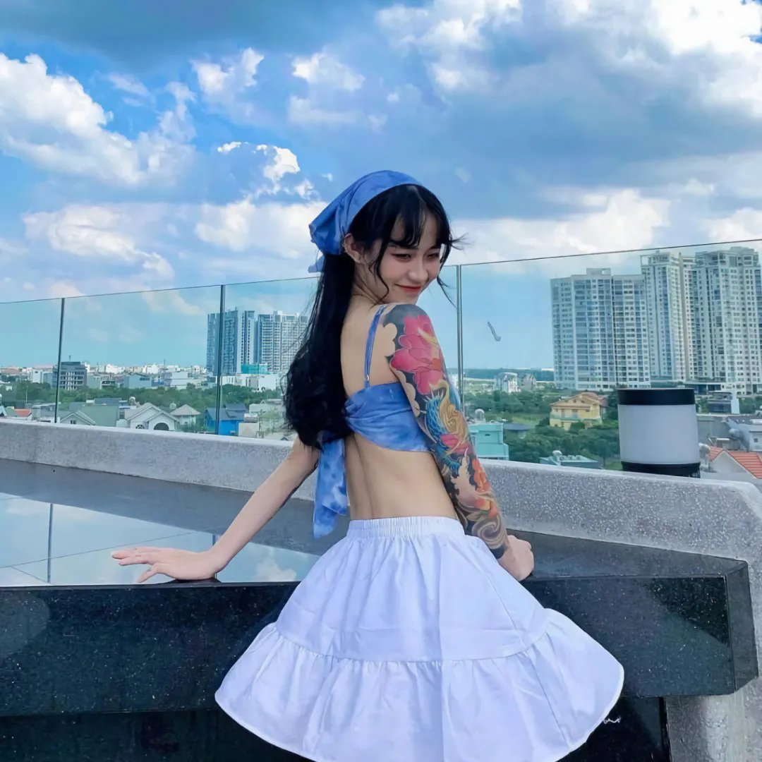 穿黄靴子的女孩